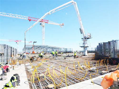 建筑工程必備機(jī)械，混凝土布料機(jī)。